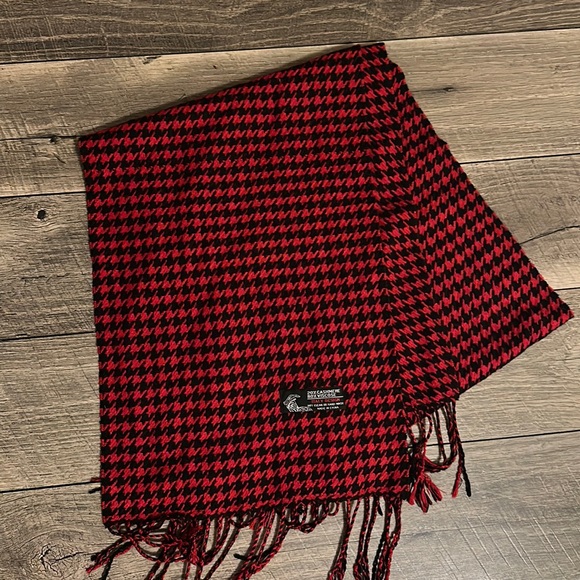 Black and red houndstooth scarf - Picture 1 of 2